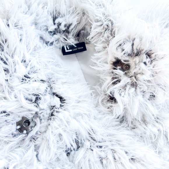 love token white faux fur button up vest with pockets - Picture 6 of 6